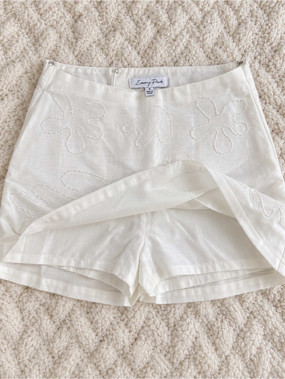 emory park White Floral Embroidered Skort
